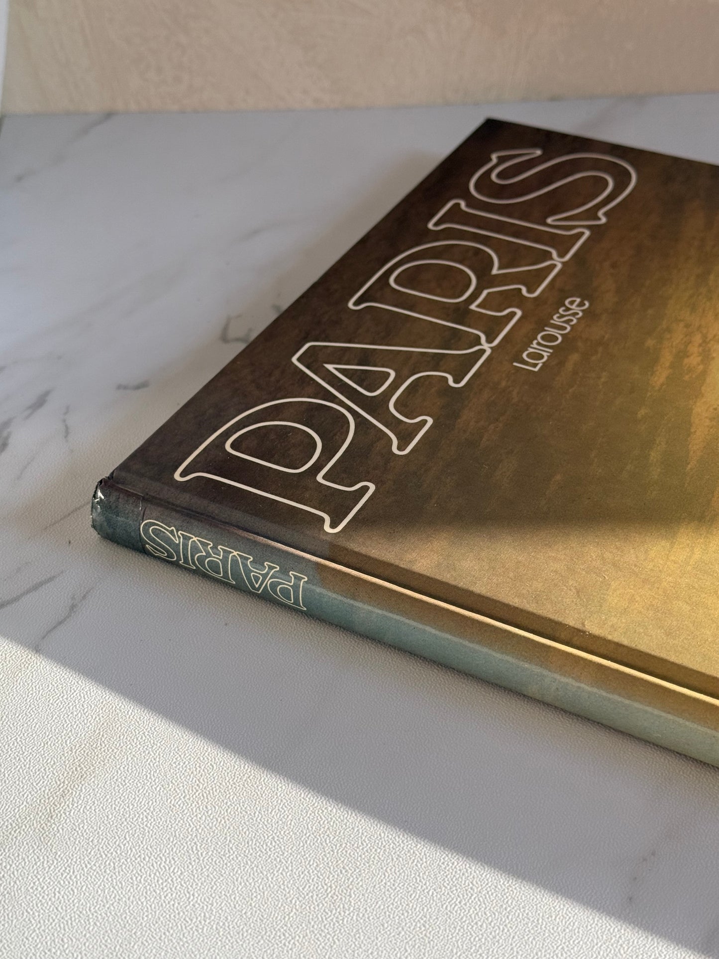 Paris Book by Larousse (French Edition)