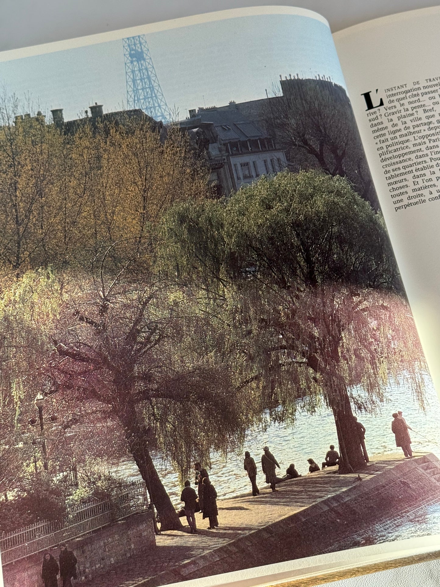 Paris Book by Larousse (French Edition)